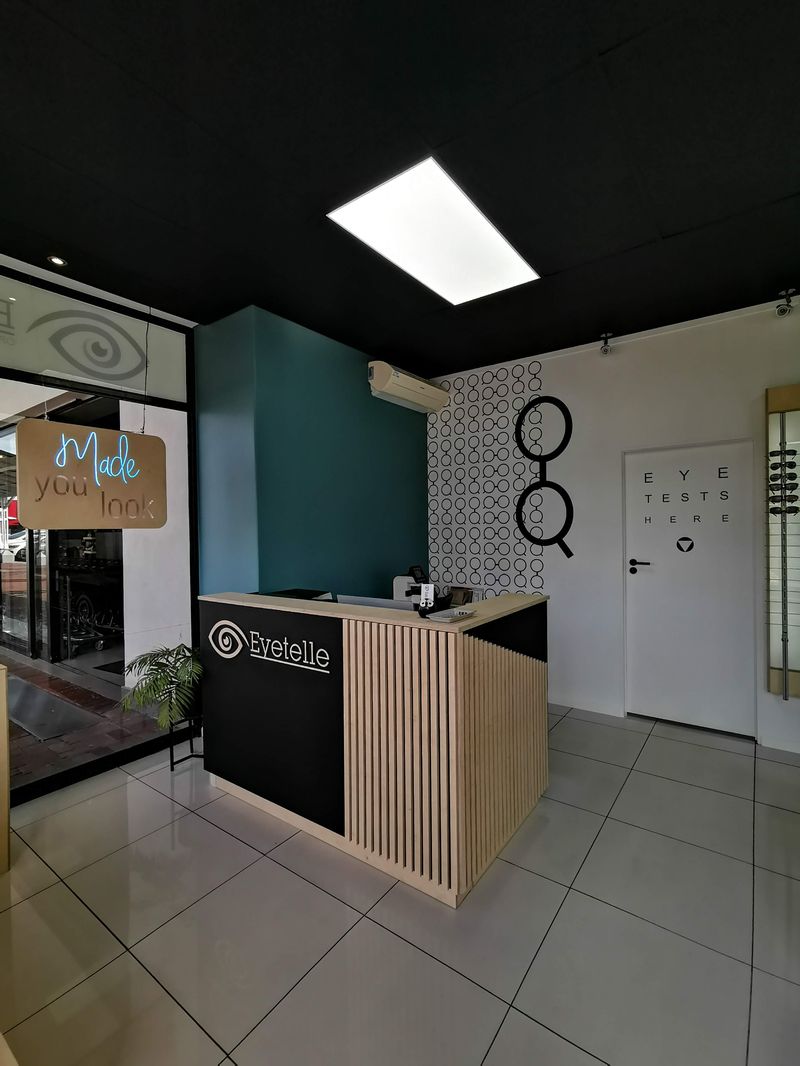 Exterior view of Eyetelle optical store Table View