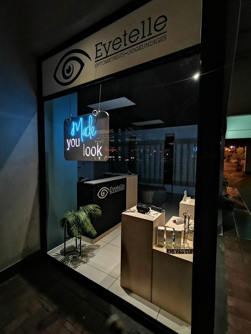 Premium prescription spectacles collection at Eyetelle